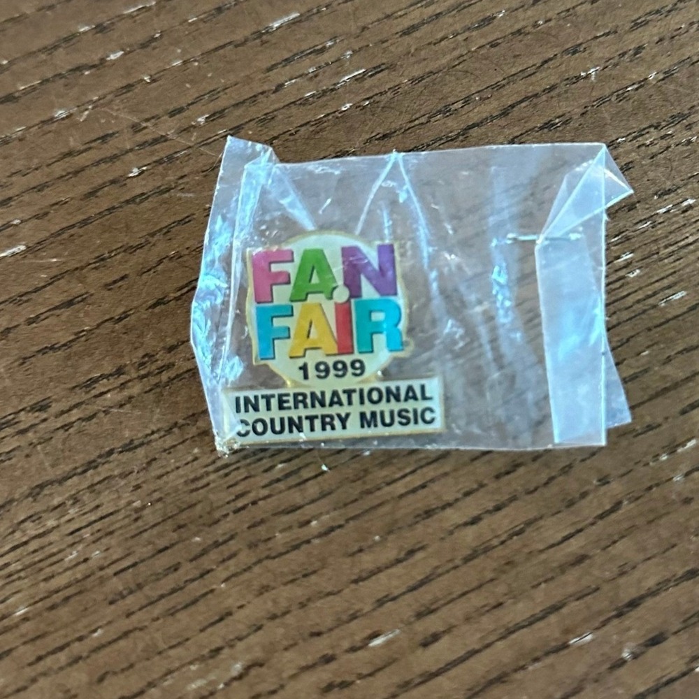 Vintage Fan Fair 1999 International Country Music Nashville Enamel Lapel Pin